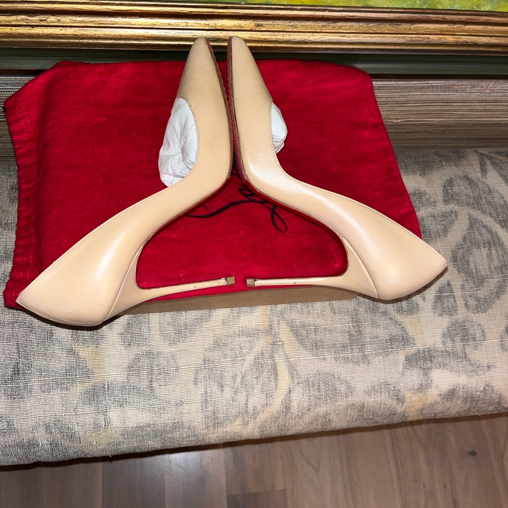 Christian Louboutin Iriza 100mm
Nude Pumps size IT 38, US 7.5 w/Duster Bags box